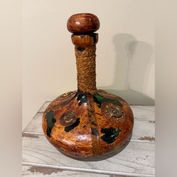 Vtg Leather Ship Decanter Italy Brass Anchor Ship's Captains Wheel Barware - Picture 3 of 9